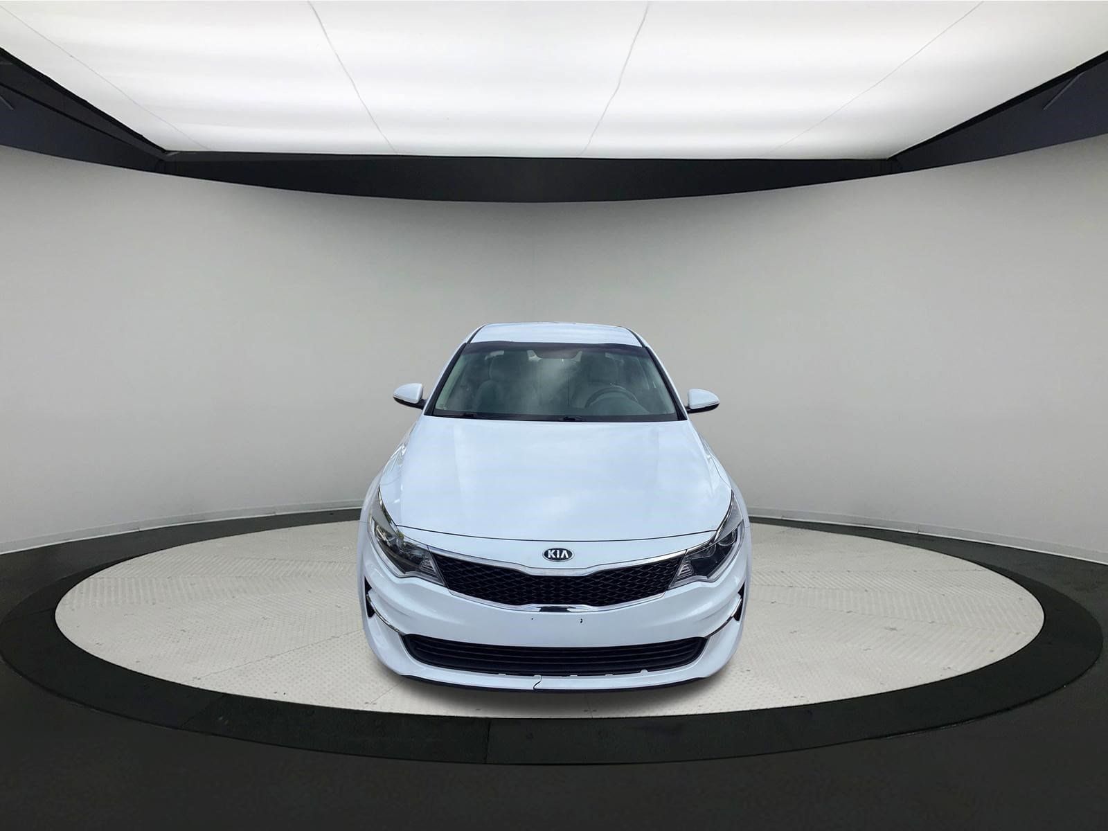 Used 2017 Kia Optima LX FWD image 3