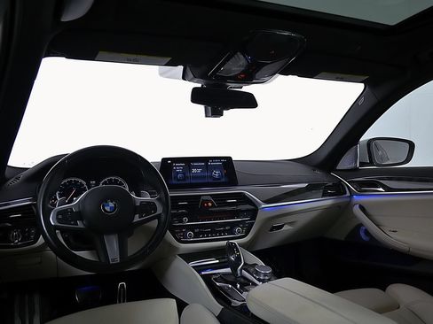 Used 2018 BMW 530i RWD image 12