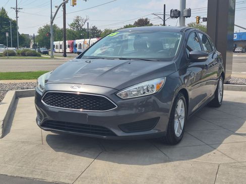 Used 2015 Ford Focus SE w/ SE Cold Weather Package FWD image 9