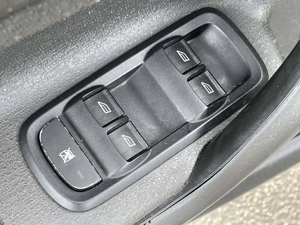 Used 2015 Ford Fiesta SE FWD image 18