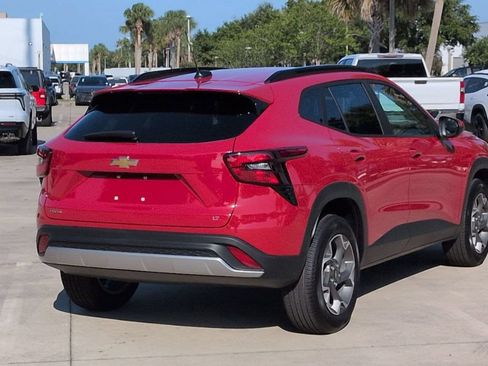 Used 2026 Chevrolet Trax LT w/ LT Convenience Package FWD image 4