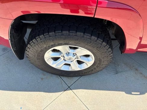 Used 2019 Toyota 4Runner SR5 AWD/4WD image 10