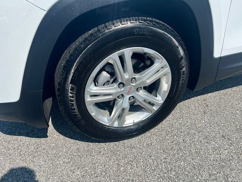 Used 2024 GMC Terrain SLE w/ Driver Convenience Package FWD image 14