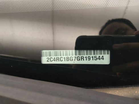 Used 2016 Chrysler Town & Country Touring w/ Driver Convenience Group image 33