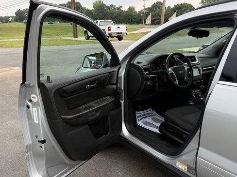 Used 2016 Chevrolet Traverse LT AWD/4WD image 10