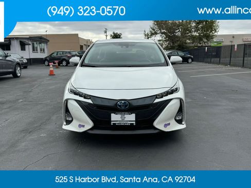 Used 2019 Toyota Prius Prime Advanced w/ Carpet Mat Package FWD image 2