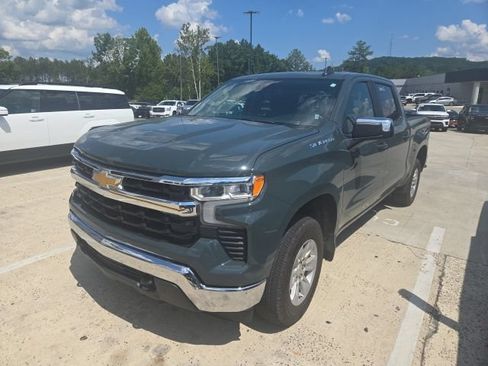 Used 2025 Chevrolet Silverado 1500 LT AWD/4WD image 3