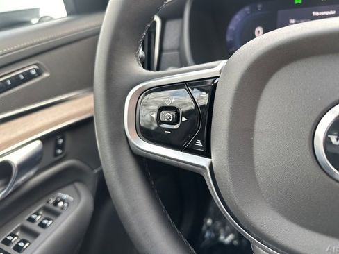 Certified 2025 Volvo XC90 B6 Plus image 28