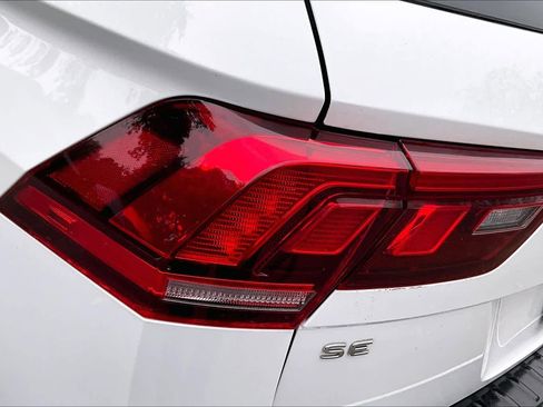 Used 2022 Volkswagen Tiguan SE R-Line image 29