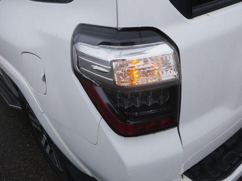 Used 2017 Toyota 4Runner SR5 Premium RWD image 17