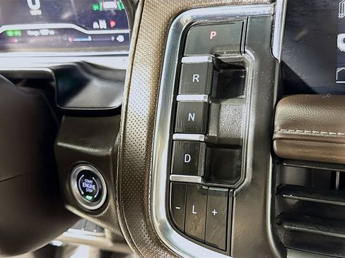 Used 2024 GMC Yukon XL SLT w/ SLT Luxury Package AWD/4WD image 15