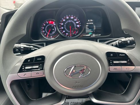 Used 2023 Hyundai Elantra SEL image 22