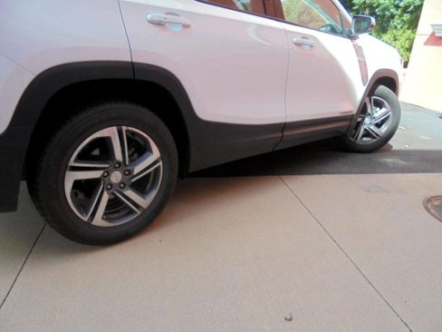 Used 2020 GMC Terrain SLT image 25