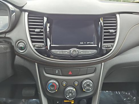 Used 2022 Chevrolet Trax LT w/ Redline Edition image 19