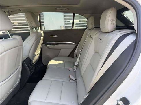 Used 2023 Cadillac XT4 Luxury w/ Cold Weather Package AWD/4WD image 15