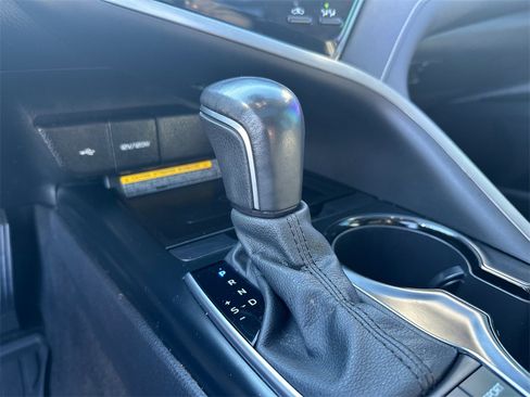 Used 2020 Toyota Camry SE image 30