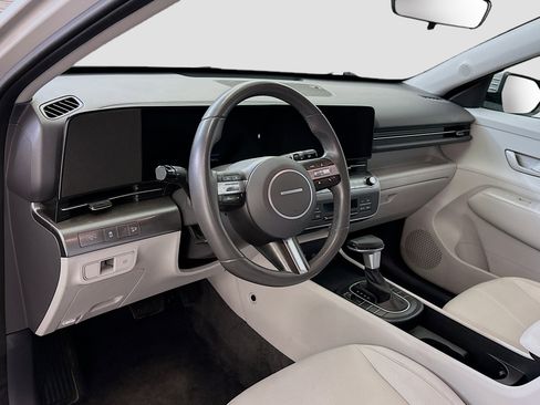 Used 2025 Hyundai Kona SEL image 18