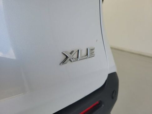 Used 2025 Toyota Sienna XLE FWD image 8