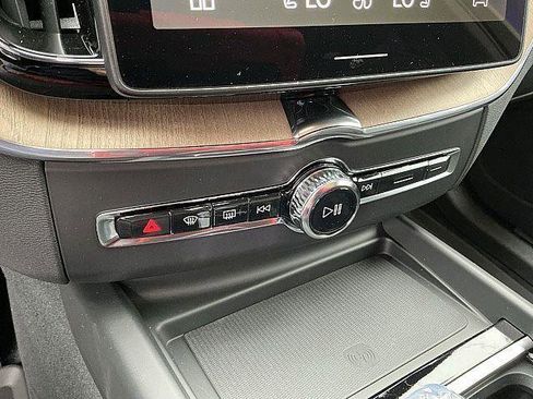 New 2026 Volvo XC60 B5 Plus w/ Protection Package Premier AWD/4WD image 18