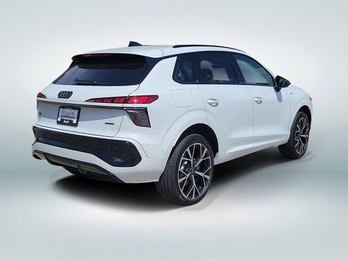 New 2026 Audi Q3 quattro 2.0T AWD/4WD image 3