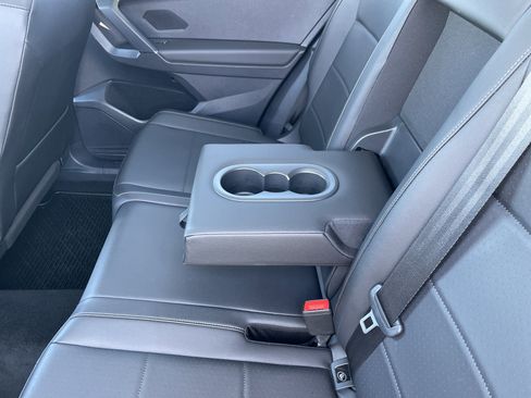 Used 2018 Volkswagen Tiguan SE w/ Panoramic Sunroof Package image 42