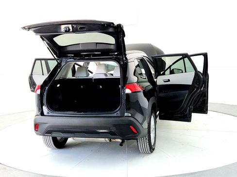 Used 2023 Toyota Corolla Cross LE image 11