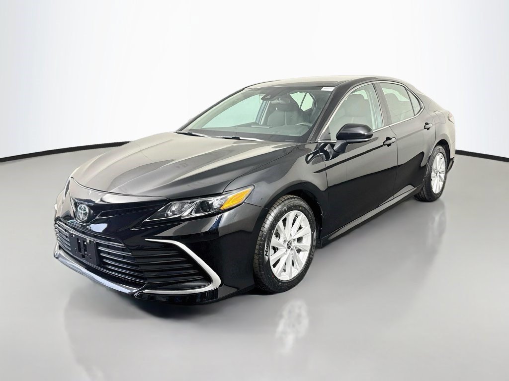 Used 2021 Toyota Camry LE FWD image 4