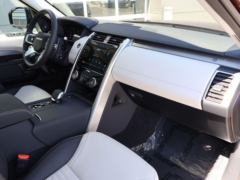 Used 2026 Land Rover Discovery Limited Edition AWD/4WD image 34