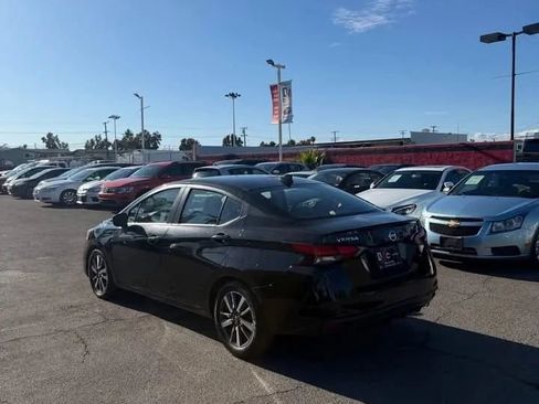 Used 2021 Nissan Versa SV image 4