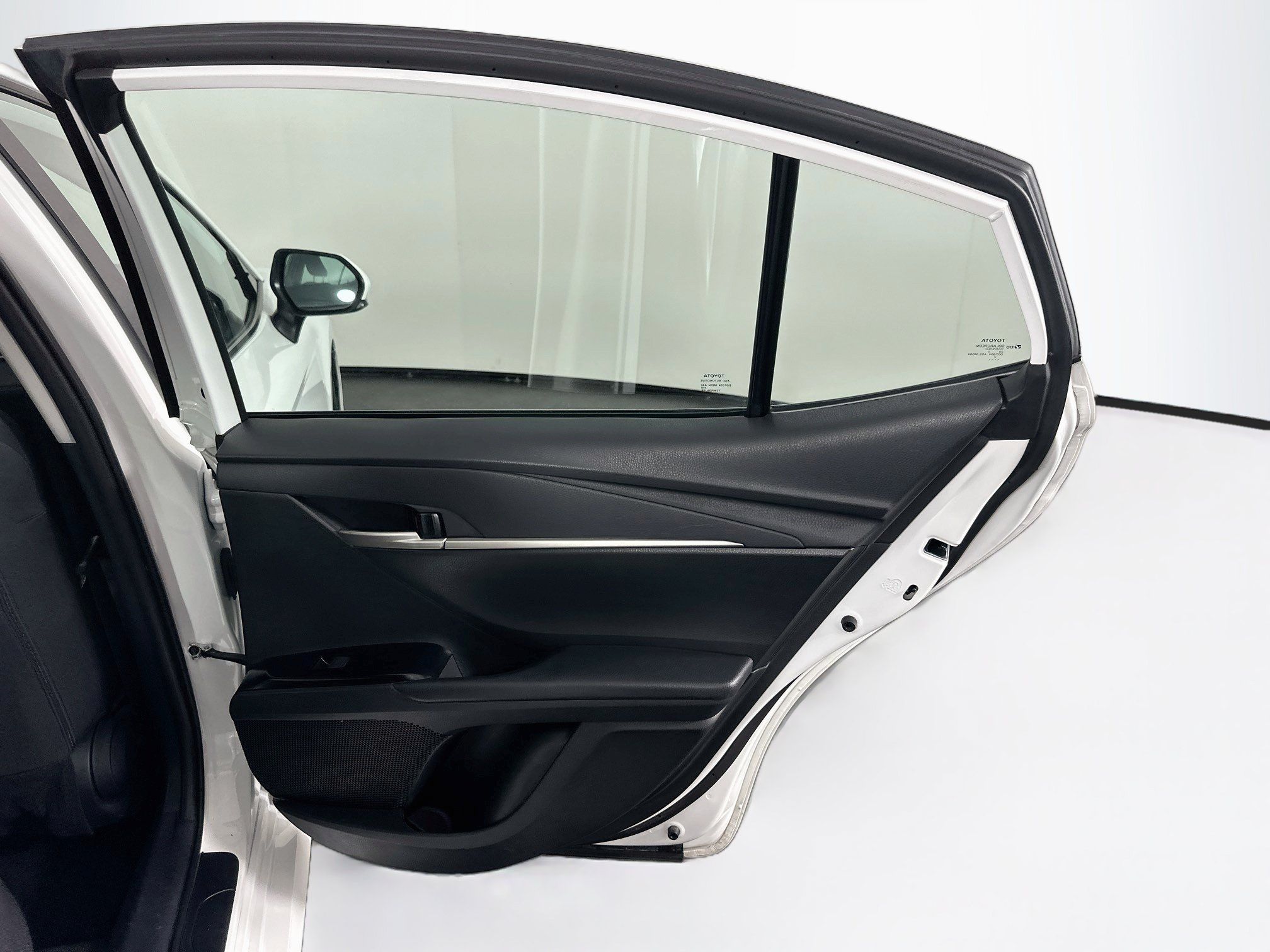 Used 2025 Toyota Camry LE FWD image 30