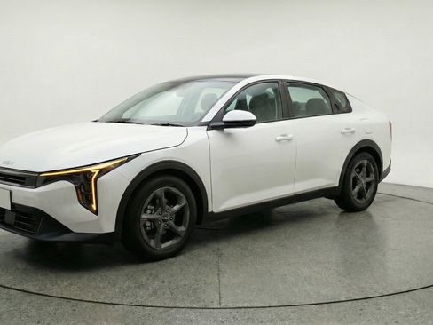 Used 2025 Kia K4 FWD image 3