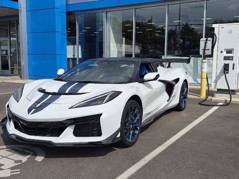 Used 2025 Chevrolet Corvette ZR1 w/ ZR1 Carbon Fiber Aero Package RWD image 8