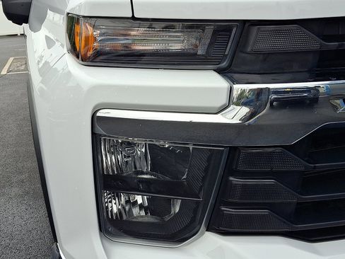 Used 2024 Chevrolet Silverado 2500 LT AWD/4WD image 8