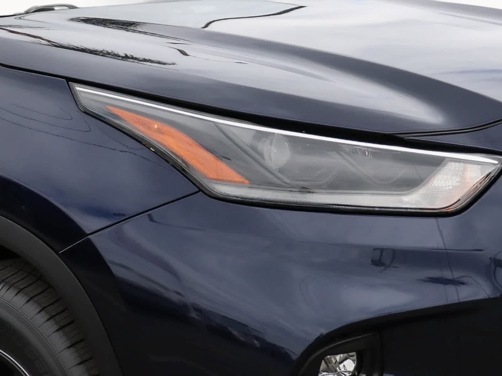 Used 2021 Toyota Highlander XLE AWD/4WD image 4