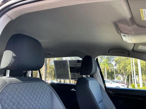 Used 2018 Volkswagen Tiguan S image 14