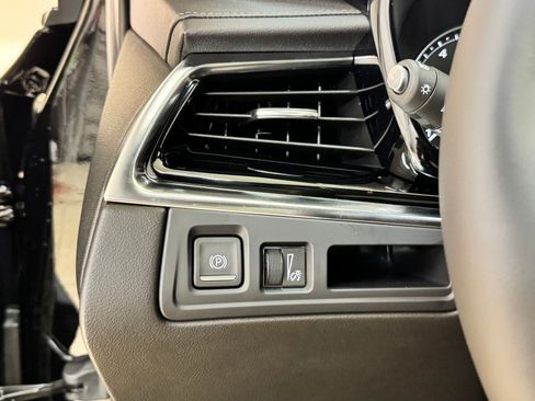 New 2025 Cadillac XT6 Luxury image 32