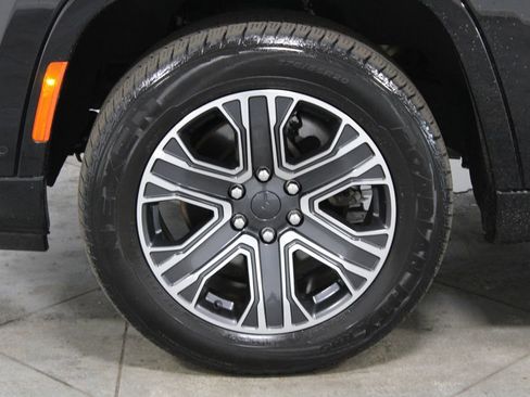 Used 2024 Jeep Wagoneer Series II AWD/4WD image 18