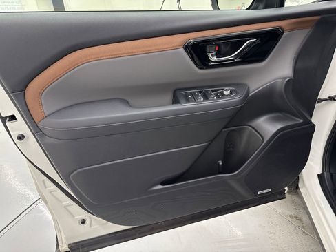 Certified 2025 Subaru Forester Sport image 11