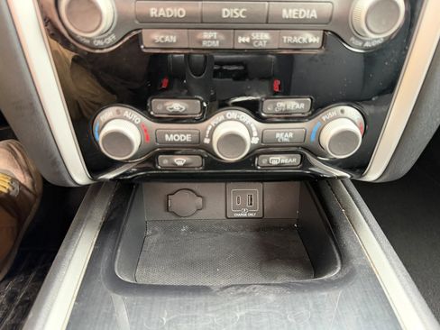 Used 2019 Nissan Pathfinder SV AWD/4WD image 27