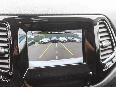 Used 2019 Jeep Compass Latitude FWD image 31