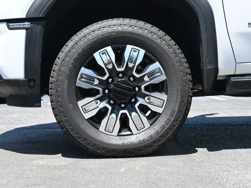 Used 2024 GMC Sierra 2500 Denali w/ Denali Reserve Package AWD/4WD image 11