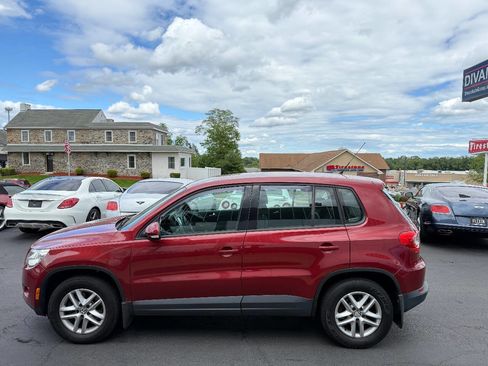 Used 2011 Volkswagen Tiguan S image 4
