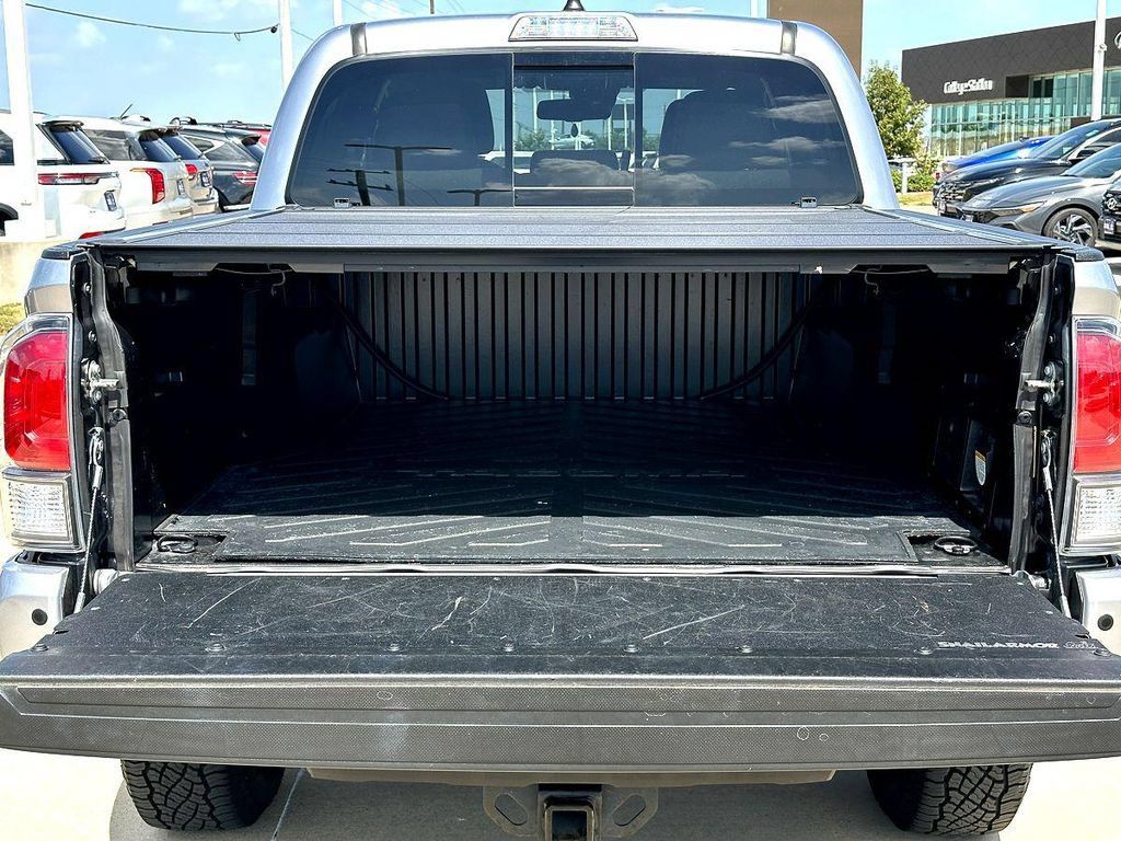 Used 2020 Toyota Tacoma TRD Off-Road w/ Technology Package AWD/4WD image 33