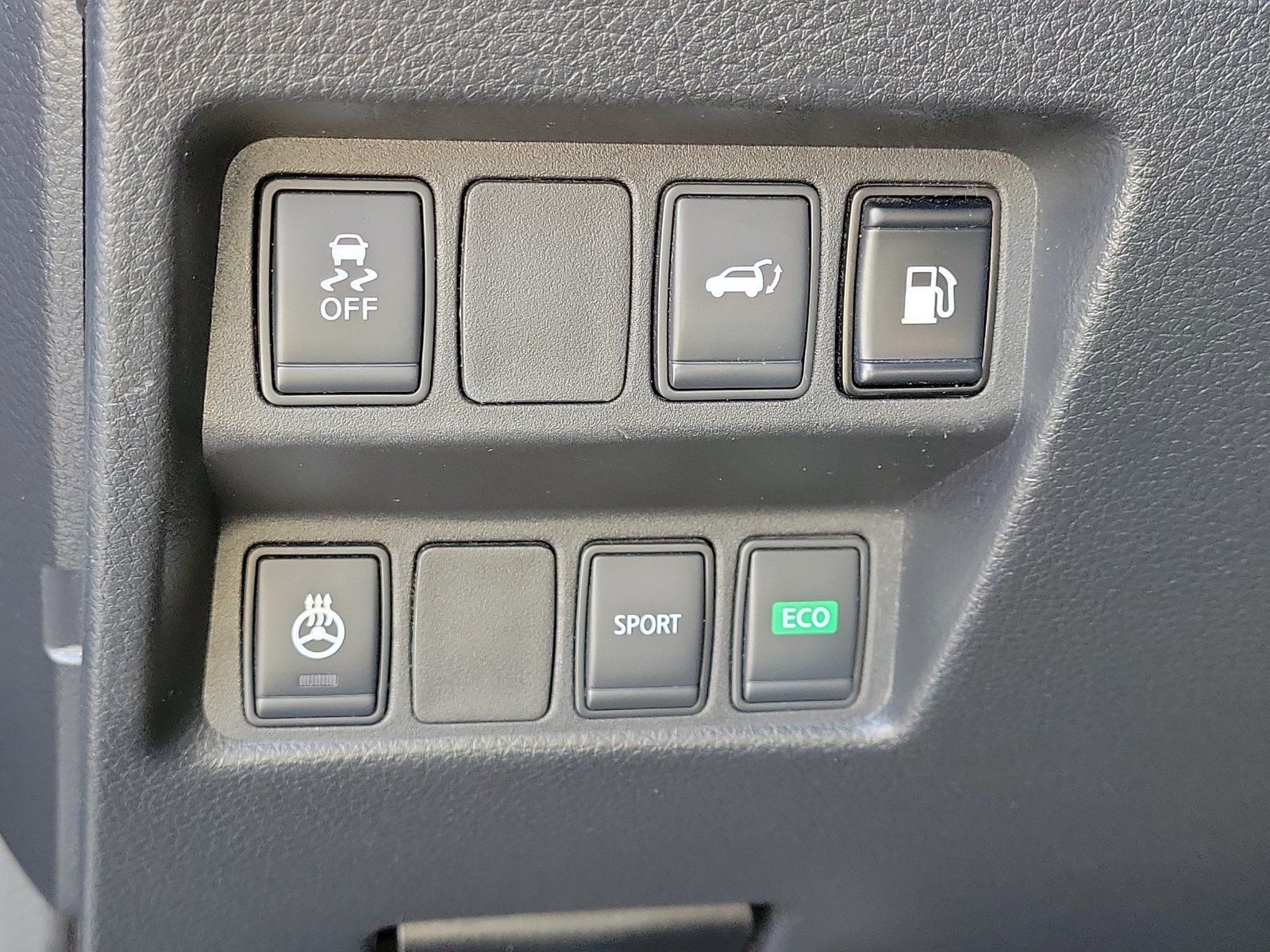 Used 2018 Nissan Rogue SV w/ Premium Package FWD image 16