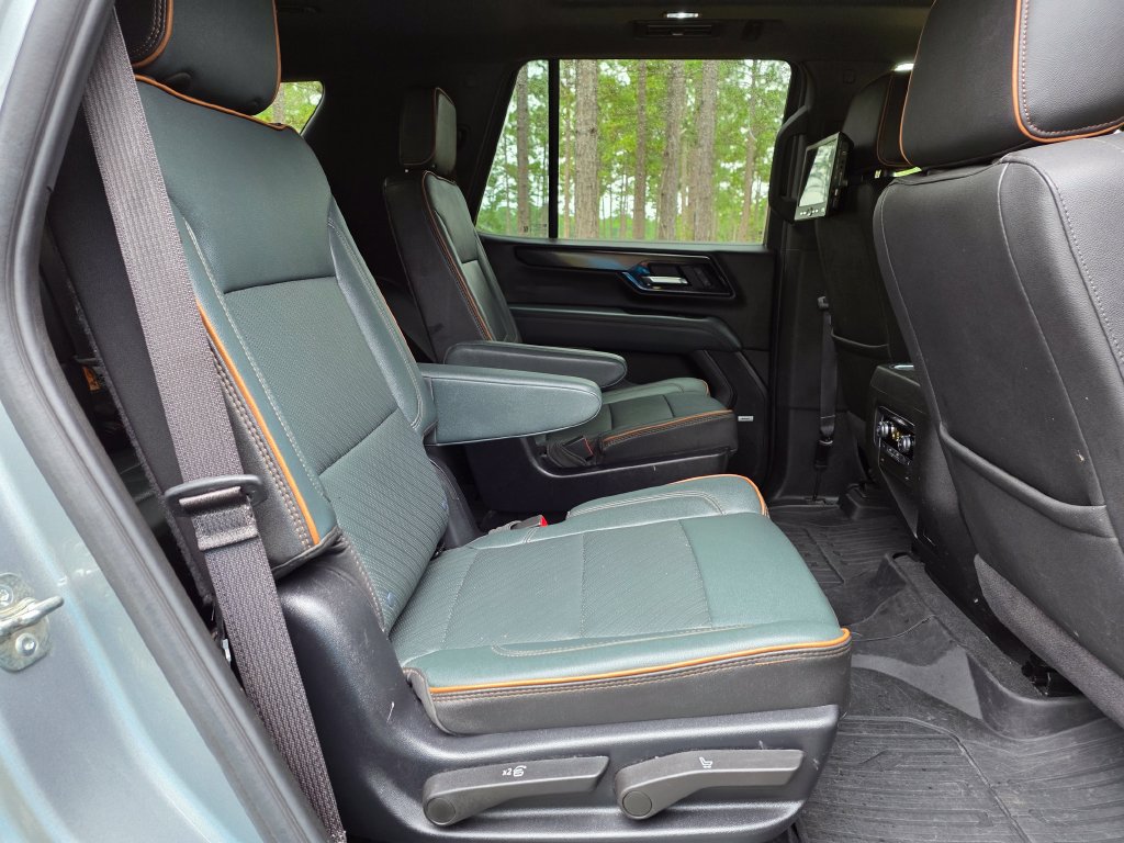Used 2025 GMC Yukon AT4 AWD/4WD image 23