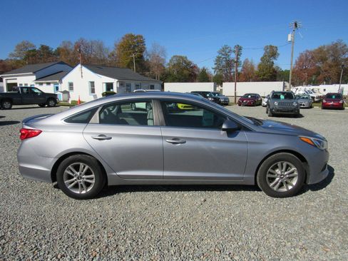 Used 2017 Hyundai Sonata SE image 6