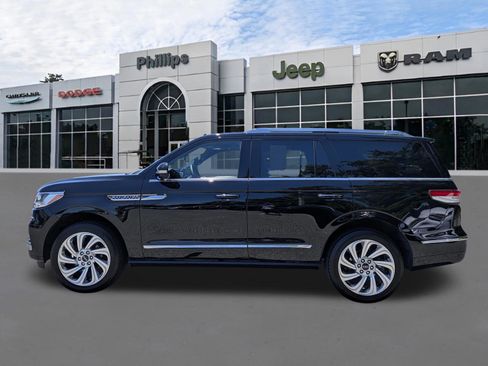 Used 2024 Lincoln Navigator Premiere AWD/4WD image 6