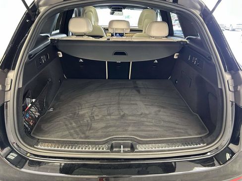 Used 2025 Mercedes-Benz GLC 300 image 11