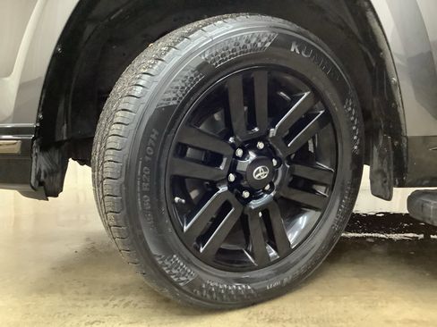 Used 2019 Toyota 4Runner Limited AWD/4WD image 27
