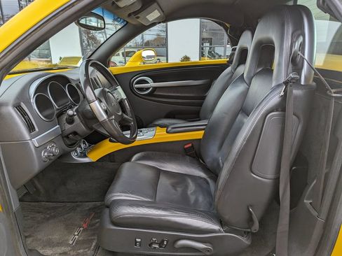 Used 2004 Chevrolet SSR w/ Preferred Equipment Group RWD image 13